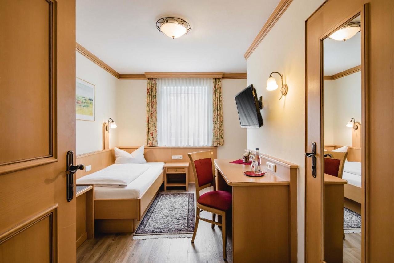 Hotel Bayrischer Loewe Остерхофен Экстерьер фото