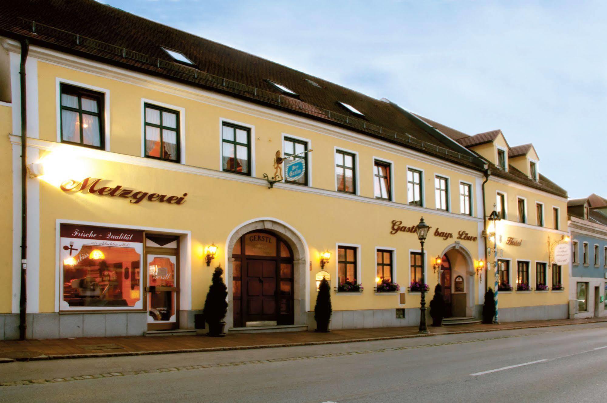 Hotel Bayrischer Loewe Остерхофен Экстерьер фото